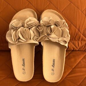 N/Marron Beige Floral Slide Mules - Women